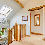 3 Bed In Leeds Oc-hh099 Weeton (West Yorkshire)