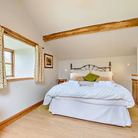 3 Bed In Harrogate Hh099 *