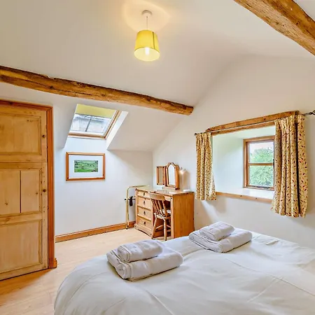 3 Bed In Harrogate Hh099 * Weeton (West Yorkshire)