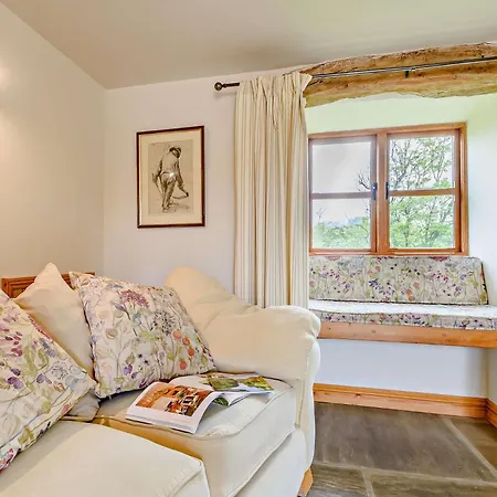 3 Bed In Harrogate Hh099 Weeton (West Yorkshire)