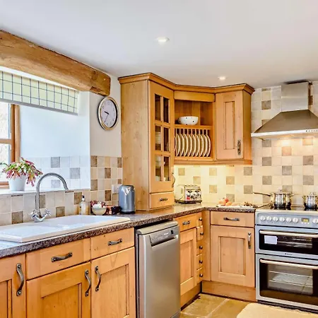3 Bed In Leeds Oc-hh099 * Weeton (West Yorkshire)
